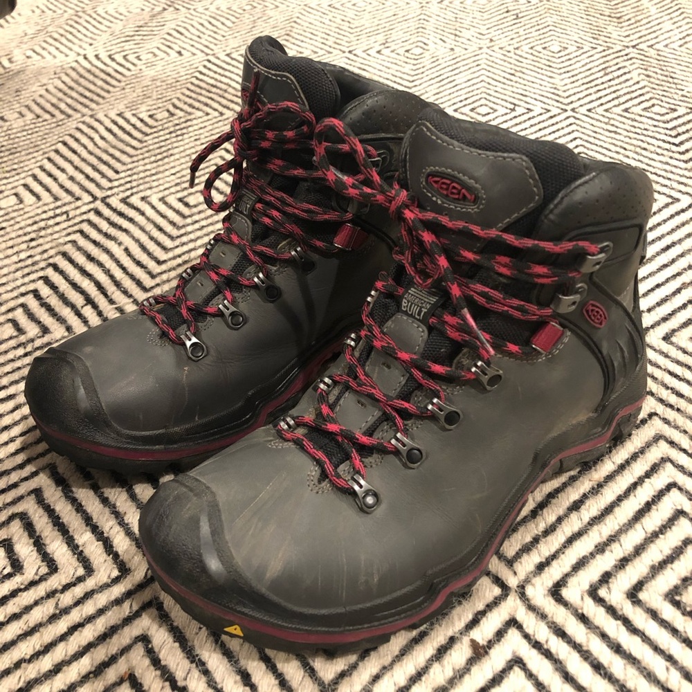 Keen Liberty Ridge Women’s Hiking Boots